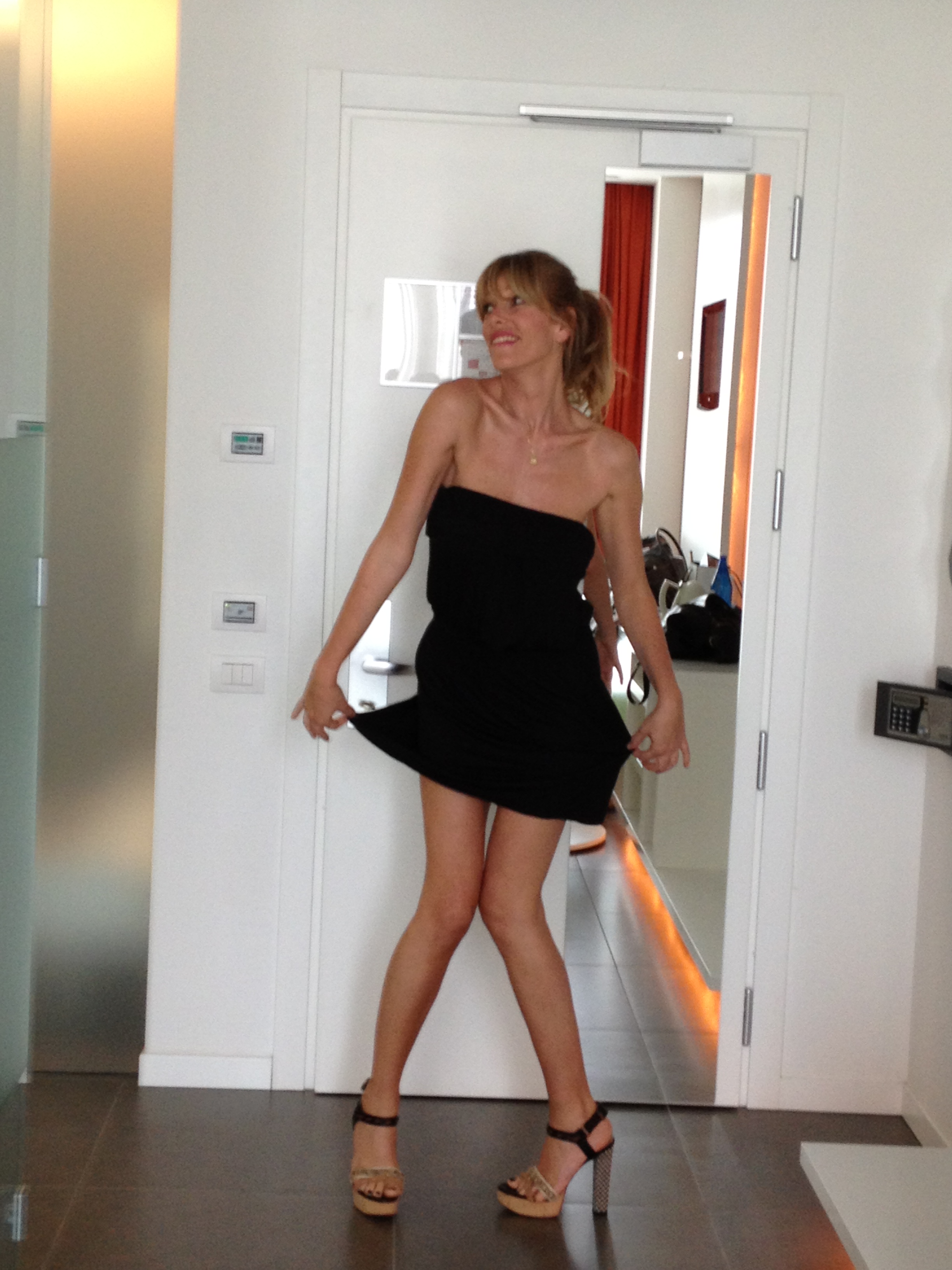 alessia-marcuzzi-abito-nero-intimissimi – La Pinella
