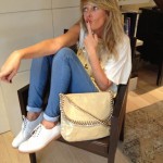 Look passe-partout: jeans, t-shirt, scarpe basse e la mia borsa L’Aura