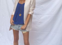 Denim shorts, white blazer and high heels!