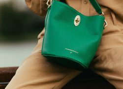 5 consigli facili per curare con attenzione la tua borsa in pelle realizzata a mano